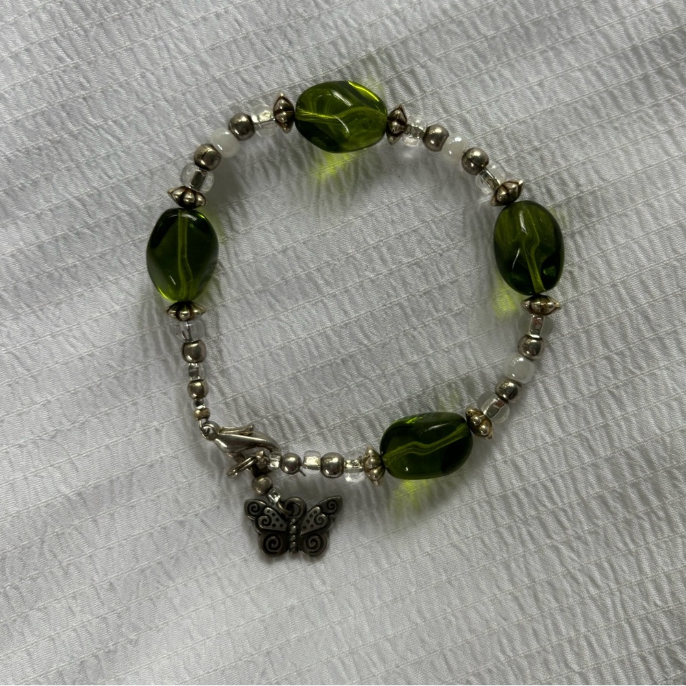 Green beaded bracelet (THRIFTED/VINTAGE) Original price/brand unknown.